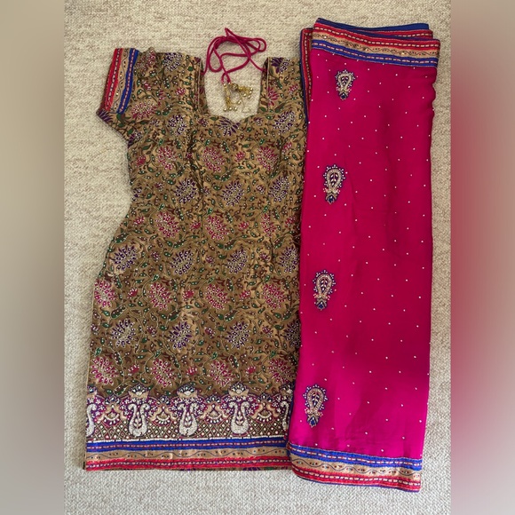 Indian Multicolor Salwaar Kameez with Pink Dupatta - Picture 1 of 13